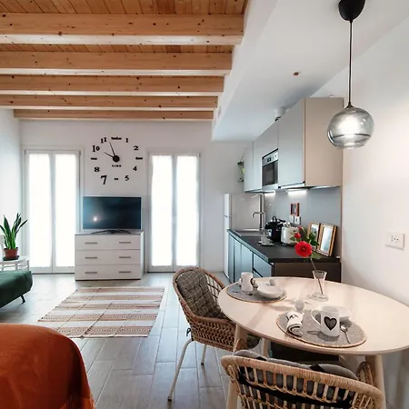 Numero 11 Piazza Amendola - By Myhomeincomo Appartement