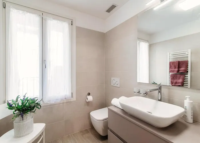 Numero 11 Piazza Amendola - By Myhomeincomo Como