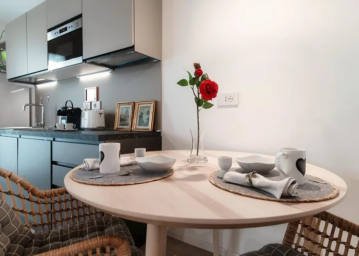 Numero 11 Piazza Amendola - By Myhomeincomo Apartament *