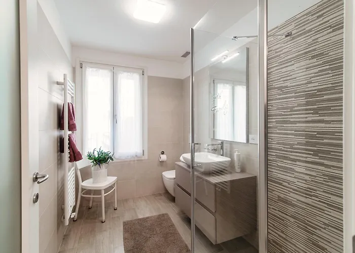 Numero 11 Piazza Amendola - By Myhomeincomo