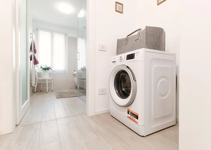 Numero 11 Piazza Amendola - By Myhomeincomo Apartment Como