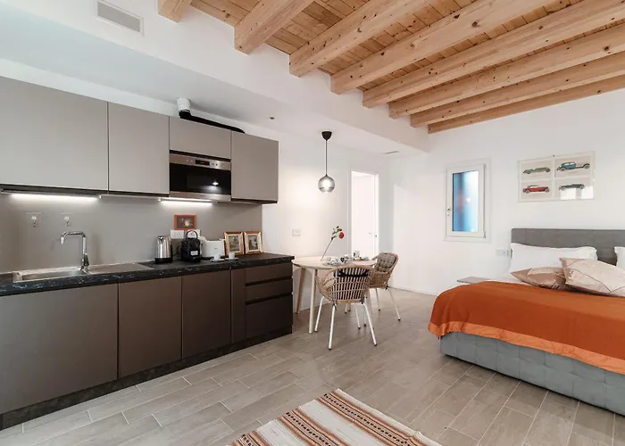 Apartment Numero 11 Piazza Amendola - By Myhomeincomo