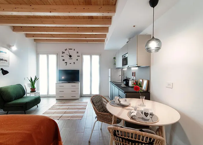 Numero 11 Piazza Amendola - By Myhomeincomo Apartment