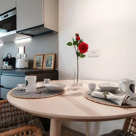 Numero 11 Piazza Amendola - By Myhomeincomo Apartment *